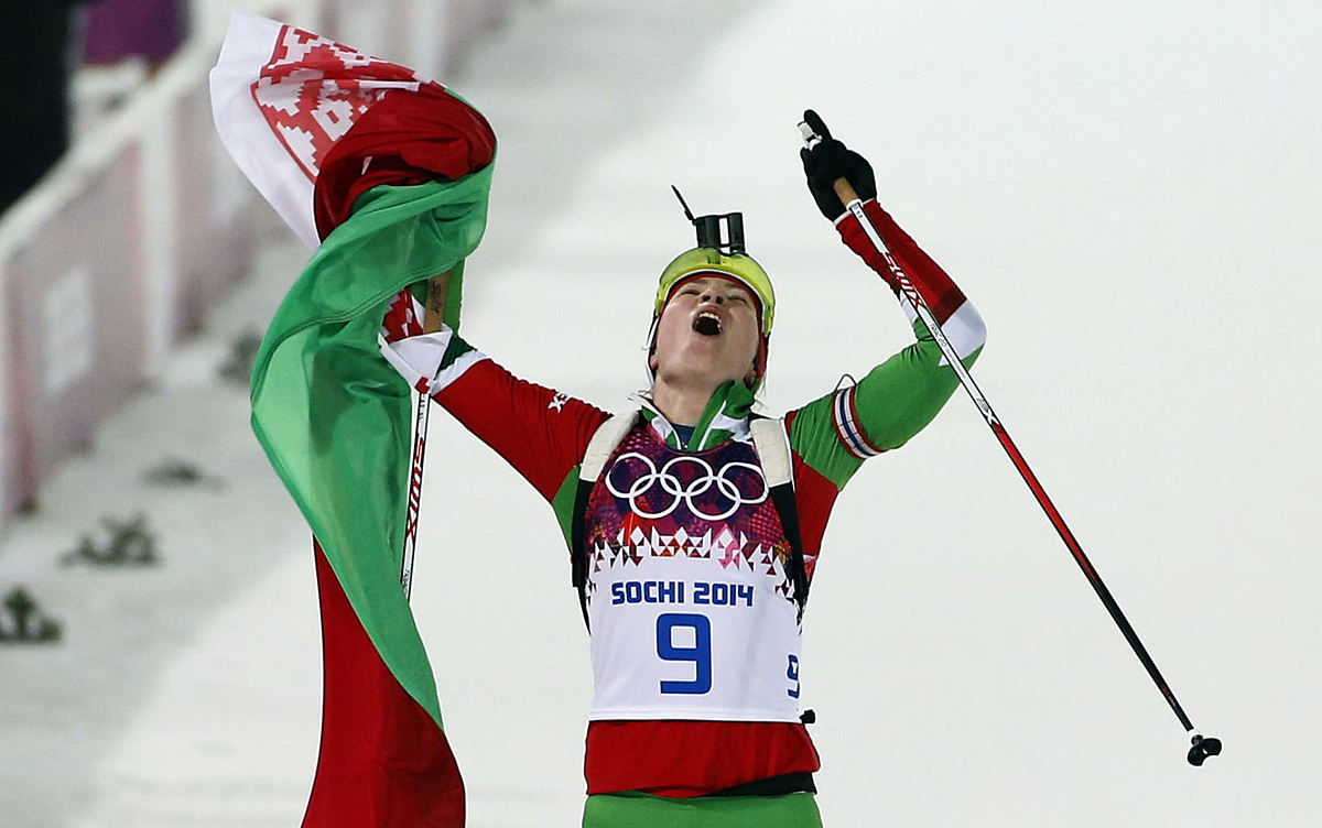 Belarus' Darya Domracheva celebrates after winning the gold фото (photo)