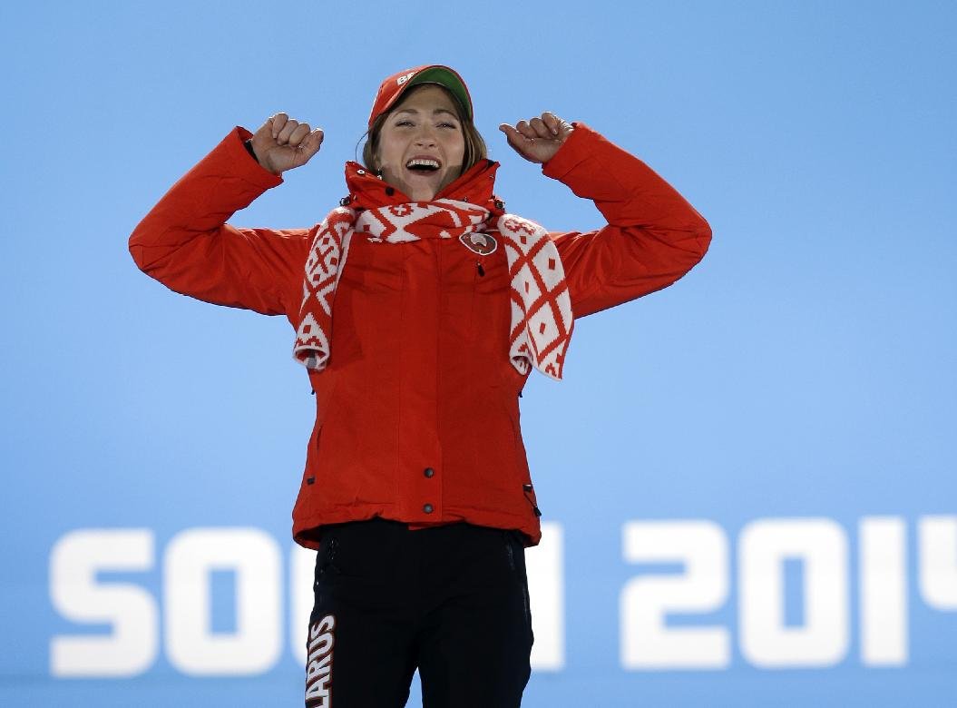 Women's biathlon 10K pursuit gold medalist Darya Domracheva фото (photo)