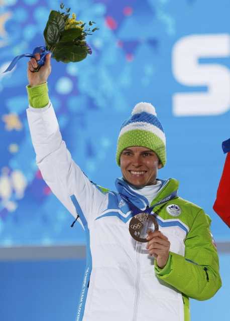 Bronze medalist Slovenia's Teja Gregorin poses during the фото (photo)