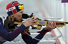Биатлон Norway's Tora Berger shoots during the women's biathlon фото (photo)