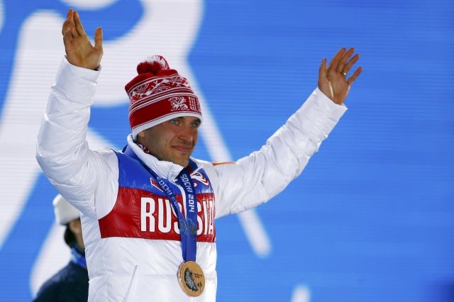 Bronze medallist Russia's Evgeniy Garanichev poses during фото (photo)
