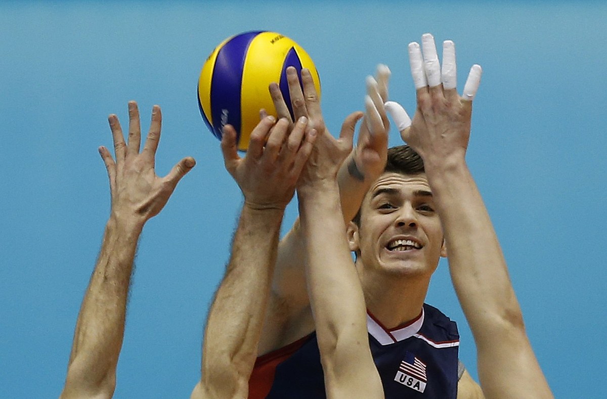 Anderson of the U.S. spikes the ball, which is blocked by Russia фото (photo)