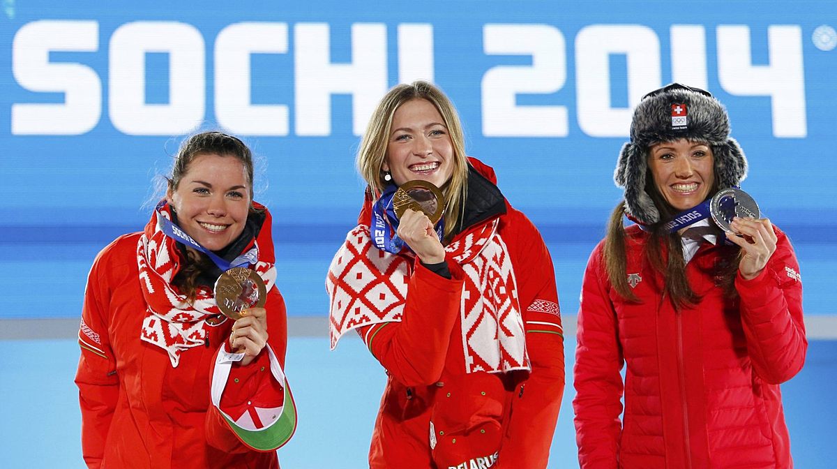 Medallists celebrate during the victory ceremony for the women фото (photo)