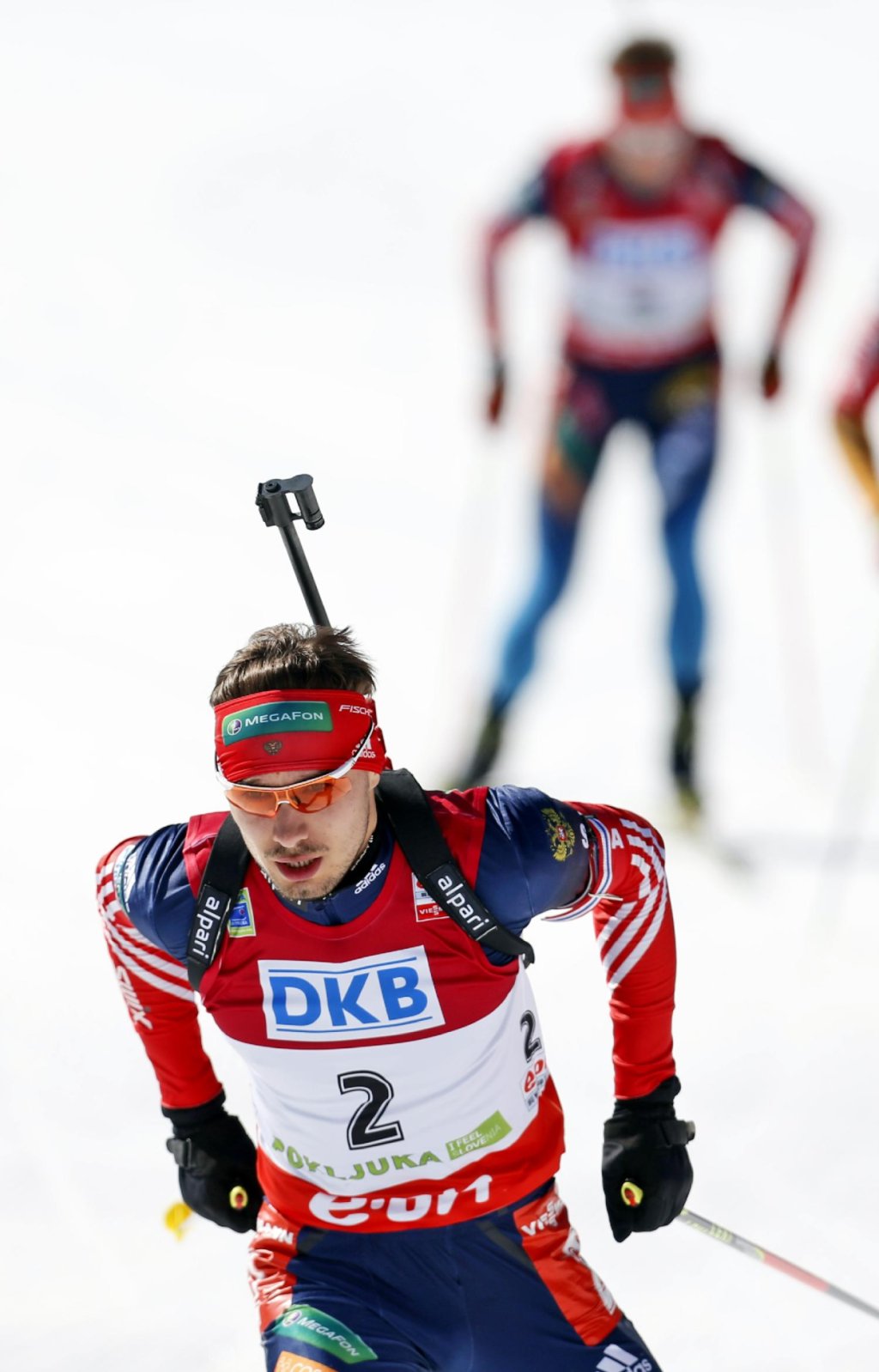 Russia's Anton Shipulin competes in the men's 12.5km фото (photo)