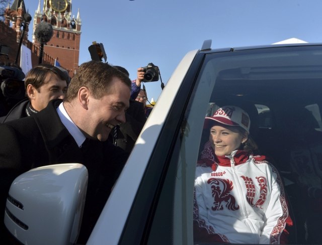 Russia's Prime Minister Medvedev and figure skating gold фото (photo)