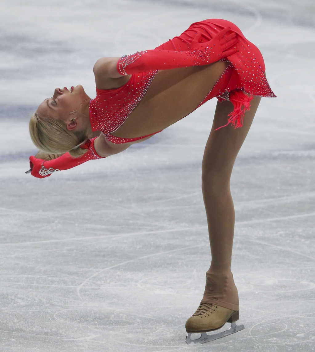Anna Pogorilaya of Russia performs during the women's short фото (photo)