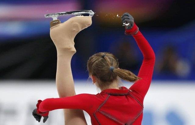 Russia's Lipnitskaia competes during the women's free фото (photo)
