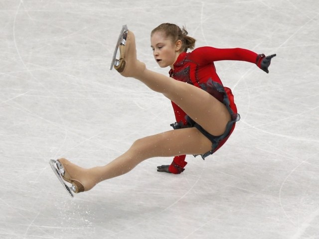 Russia's Lipnitskaia falls during the women's free program фото (photo)