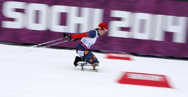 Russia's Andreeva skis during the women's 12.5 km biathlon фото (photo)