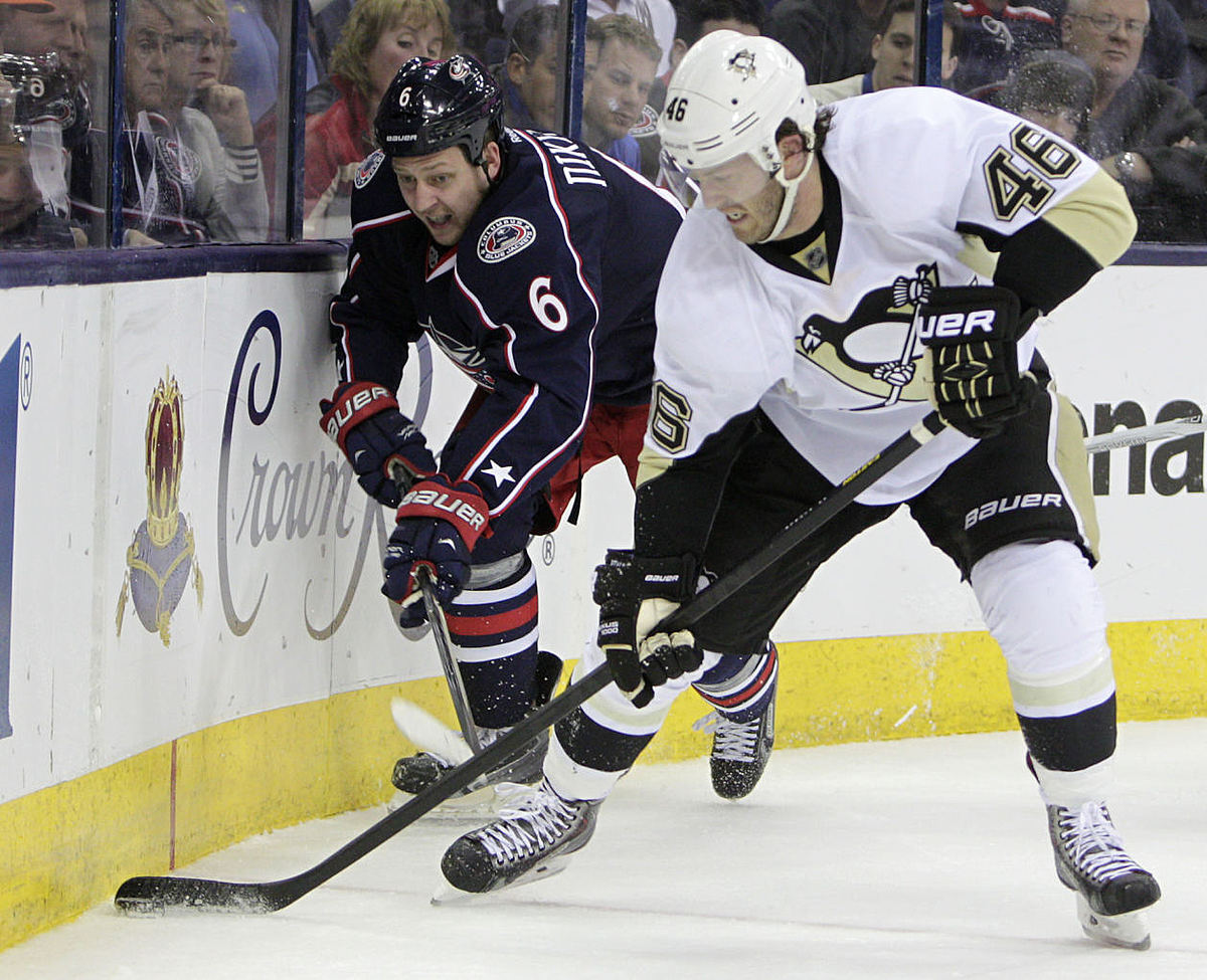 Хоккей в России: Pittsburgh Penguins' Joe Vitale, right, фото (photo)