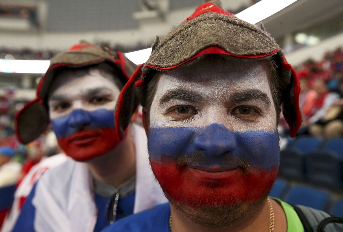 Хоккей в России: Russia's supporters celebrate their team фото (photo)