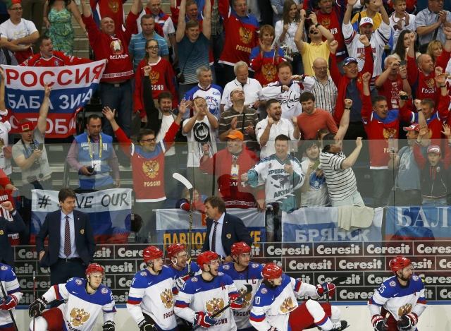 Хоккей в России: Russia's supporters celebrate their team фото (photo)