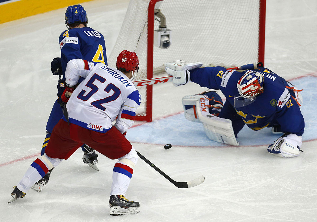 Хоккей в России: Russia's Sergei Shirokov tries to score фото (photo)