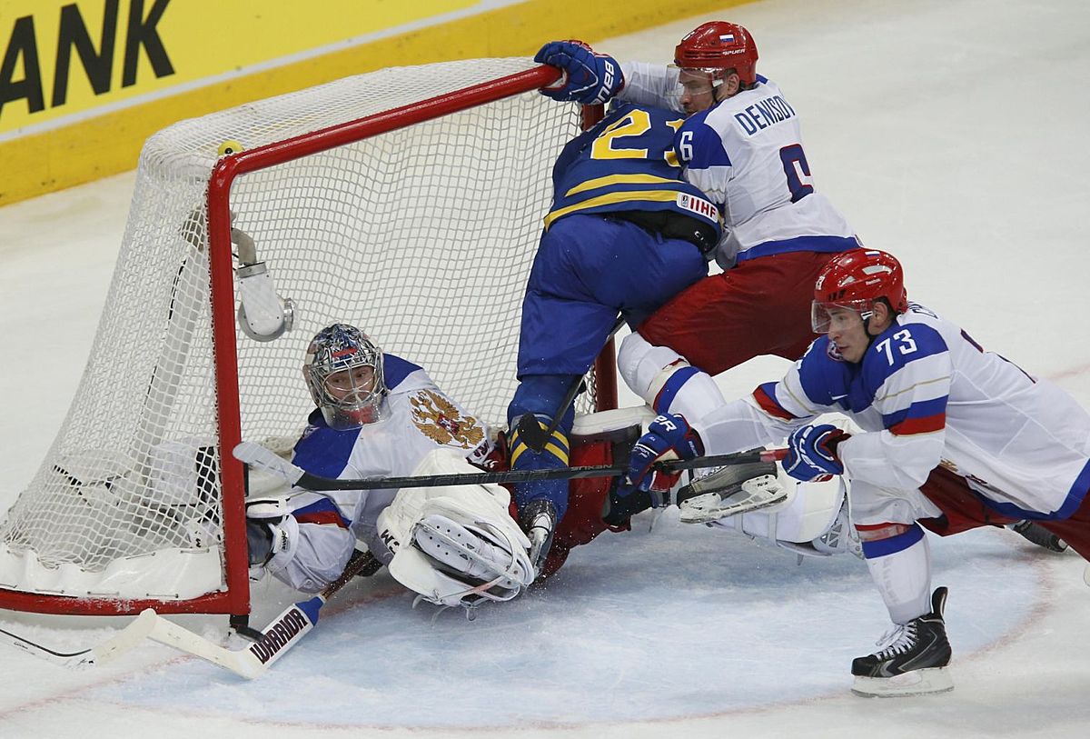 Хоккей в России: Russia's goalie Bobrovski saves as team фото (photo)