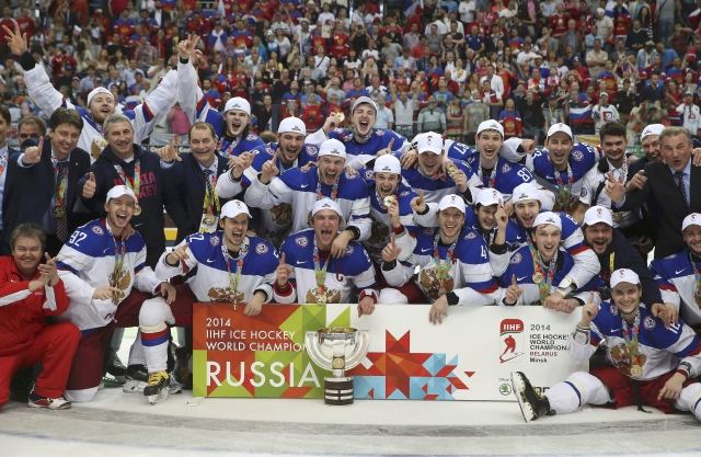 Хоккей в России: Russia's players and officials celebrate фото (photo)