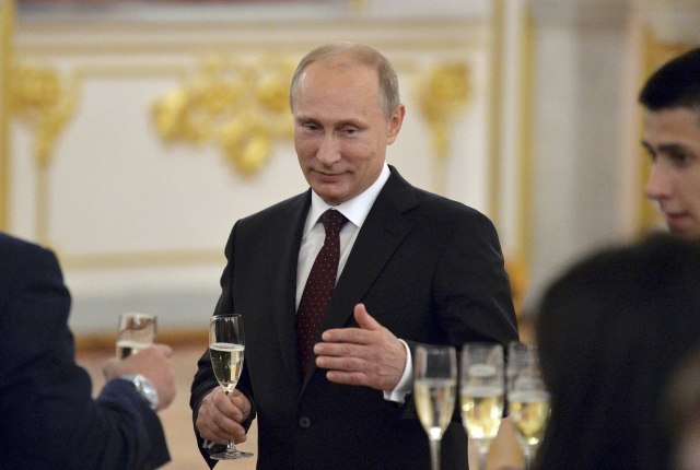 Хоккей в России: Russia's President Putin holds glass as фото (photo)