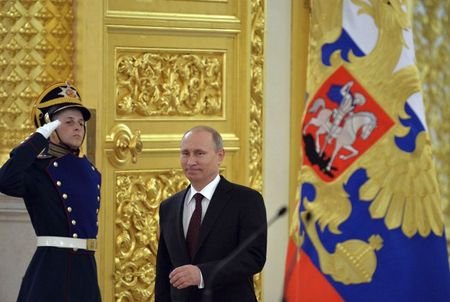Хоккей в России: Russia's President Putin enters hall to фото (photo)