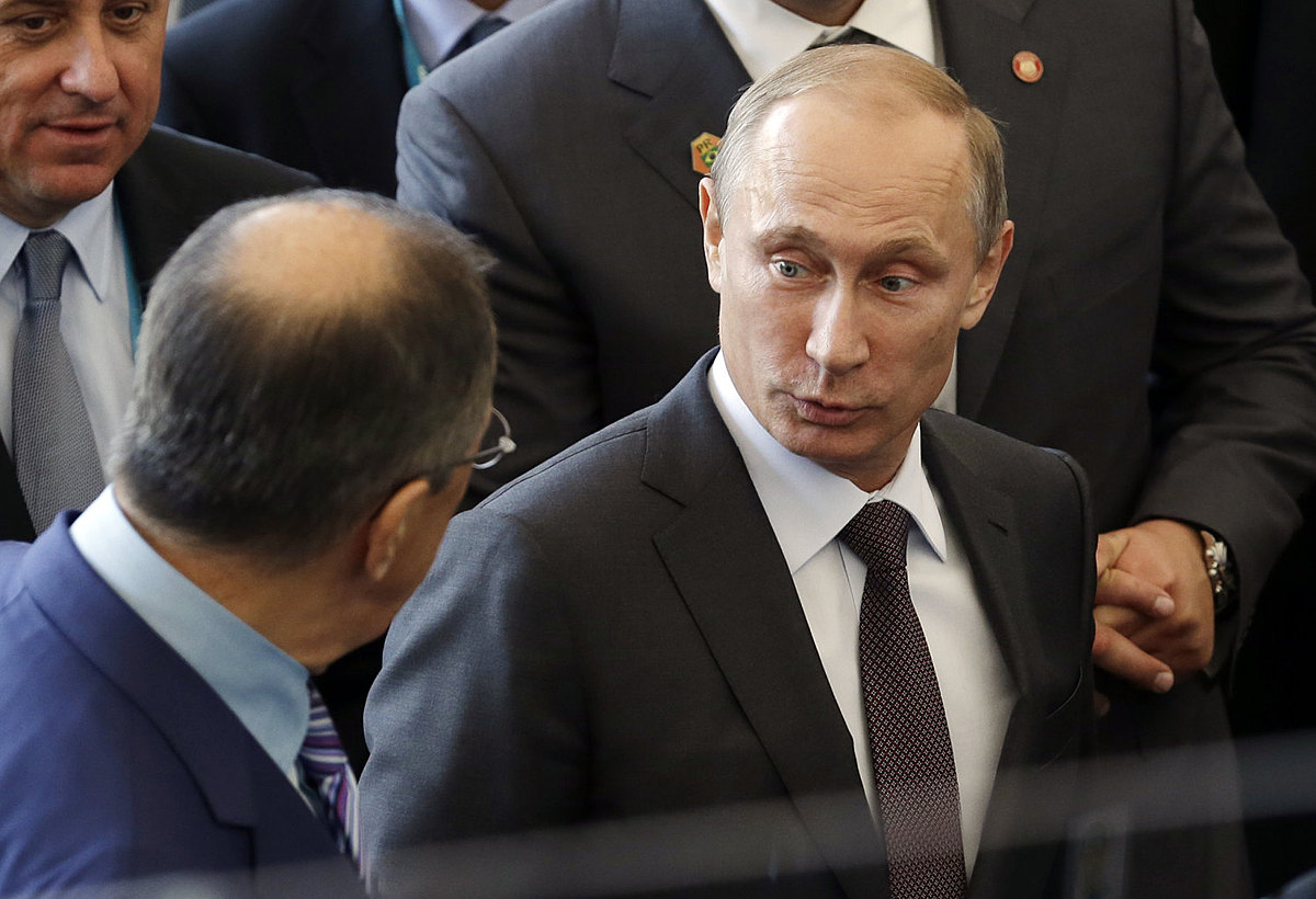 Russia's President Vladimir Putin talks to Russian Foreign фото (photo)