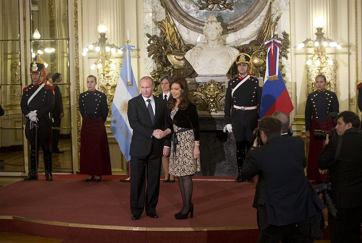 Russian President Vladimir Putin, left, and Argentina's фото (photo)