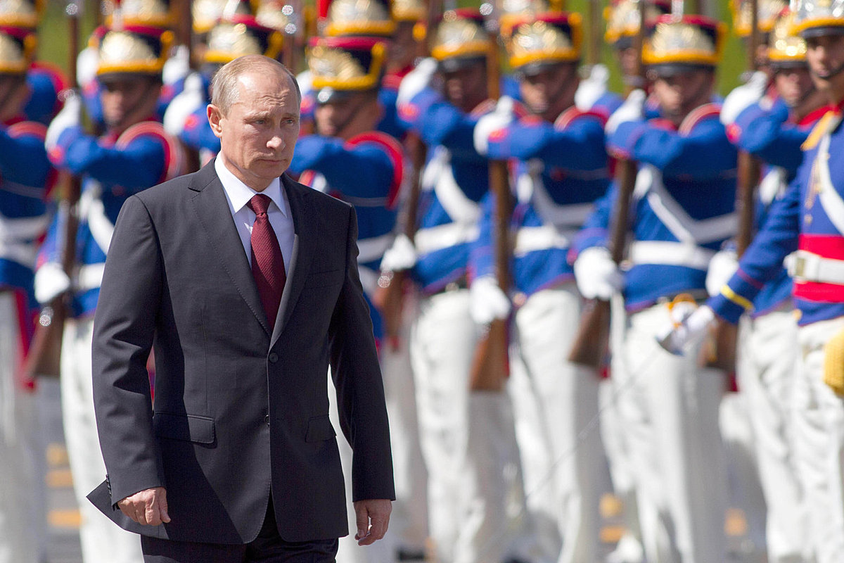 Russia's President Vladimir Putin arrives to Planalto presidential фото (photo)