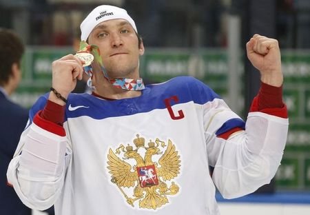 Хоккей в России: Russia's Ovechkin celebrates after winning фото (photo)