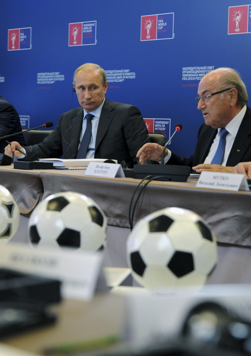 Russia's President Putin and FIFA President Blatter attend фото (photo)