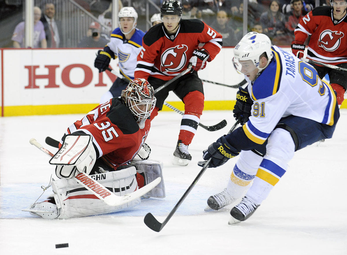 Хоккей в России: New Jersey Devils goaltender Cory Schneider фото (photo)
