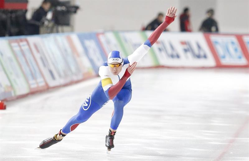 Seoul (Korea), 23/11/2014.- Gold medalist Pavel Kulizhnikov of фото (photo)