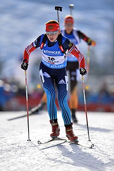 Биатлон Russia's second placed Ekaterina Glazyrina skis during the фото (photo)