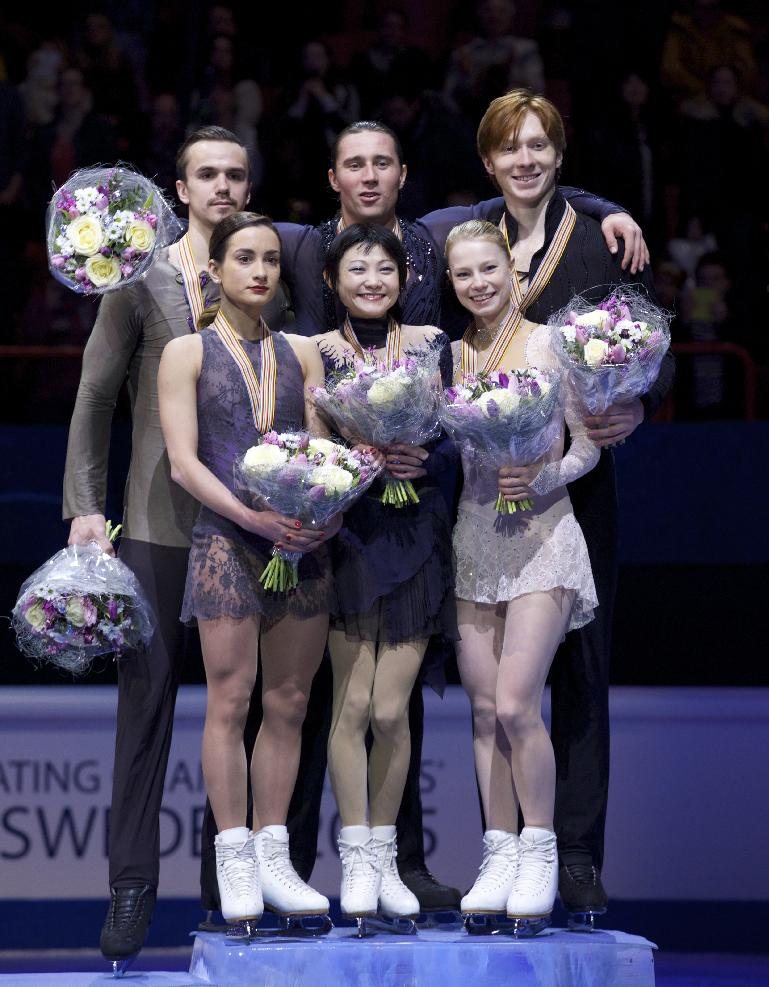 From left, pairs Ksenia Stolbova and Fedor Klimov, Yuko Kavaguti фото (photo)