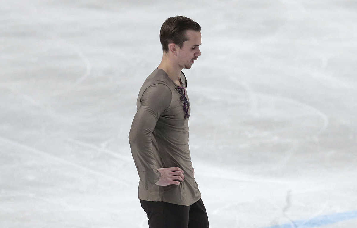 Fedor Klimov, of Russia, is dejected at the end of the pairs фото (photo)