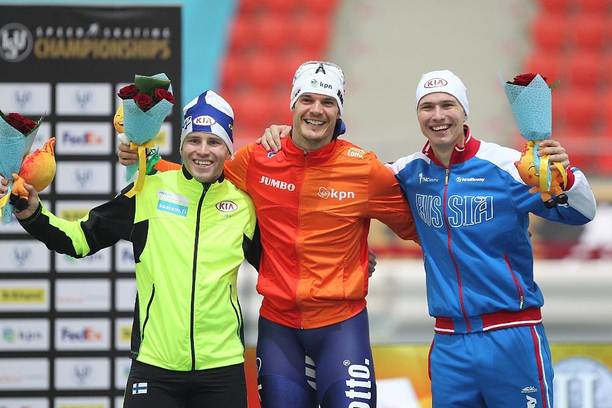 Winners pose on the podium, with from the left, Mika Poutala фото (photo)