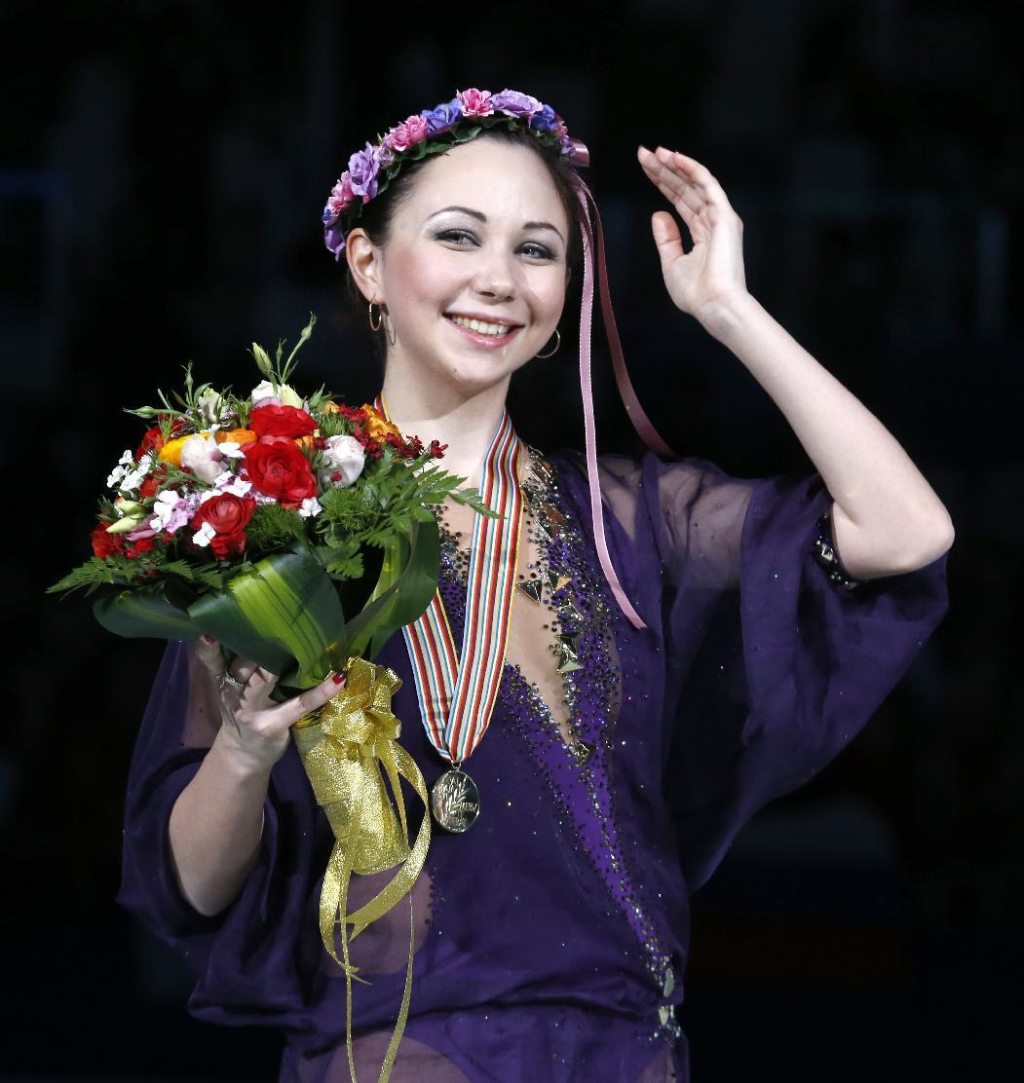 After winning the gold medal in the Ladies Free Skating event фото (photo)