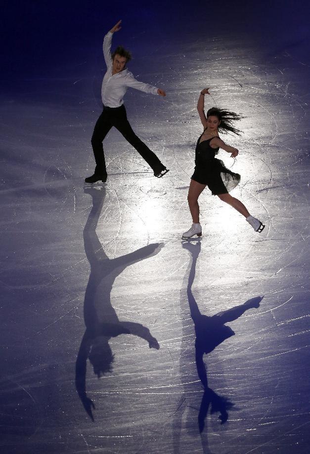 Elena Ilinykh and Ruslan Zhiganshin of Russia perform during фото (photo)