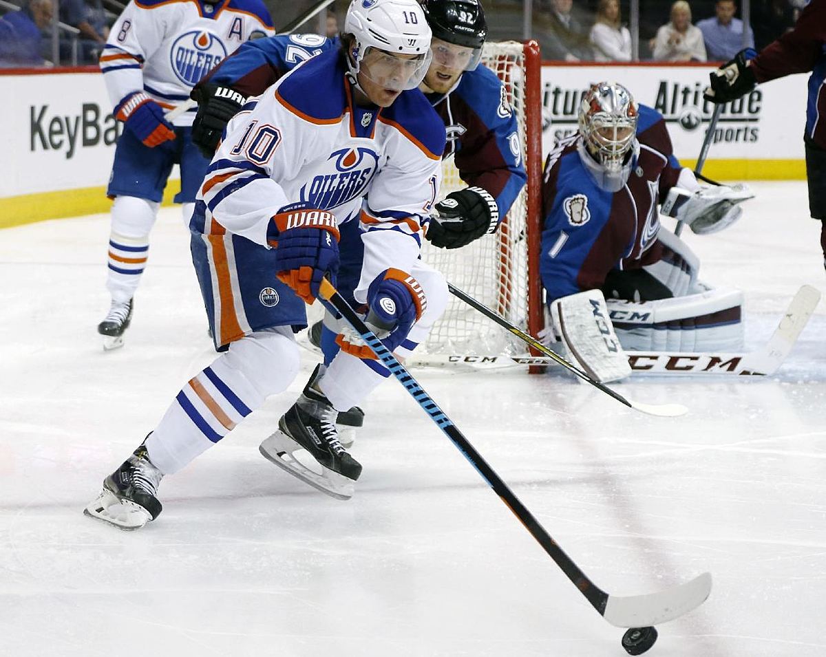 Хоккей в России: Edmonton Oilers right wing Nail Yakupov, front фото (photo)