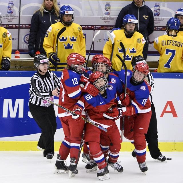 Хоккей в России: Russia's Sosina is congratulated by teammates фото (photo)
