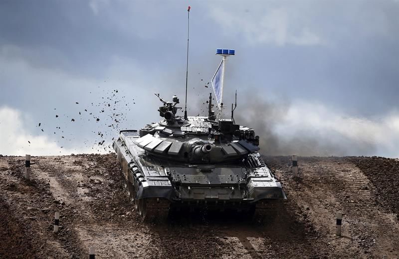 Moscow (Russian Federation), 01/08/2015.- The tank of Angolan фото (photo) Танковый биатлон