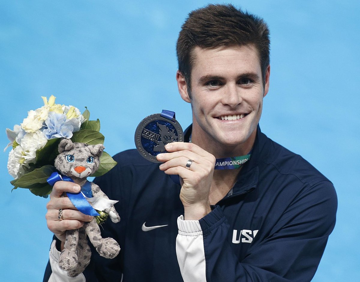 Silver medalist David Boudia of the U.S poses following the medal фото (photo)