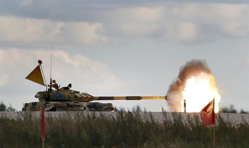 Танковый биатлон. Moscow (Russian Federation), 15/08/2015.- The tank T-72 B of фото (photo)