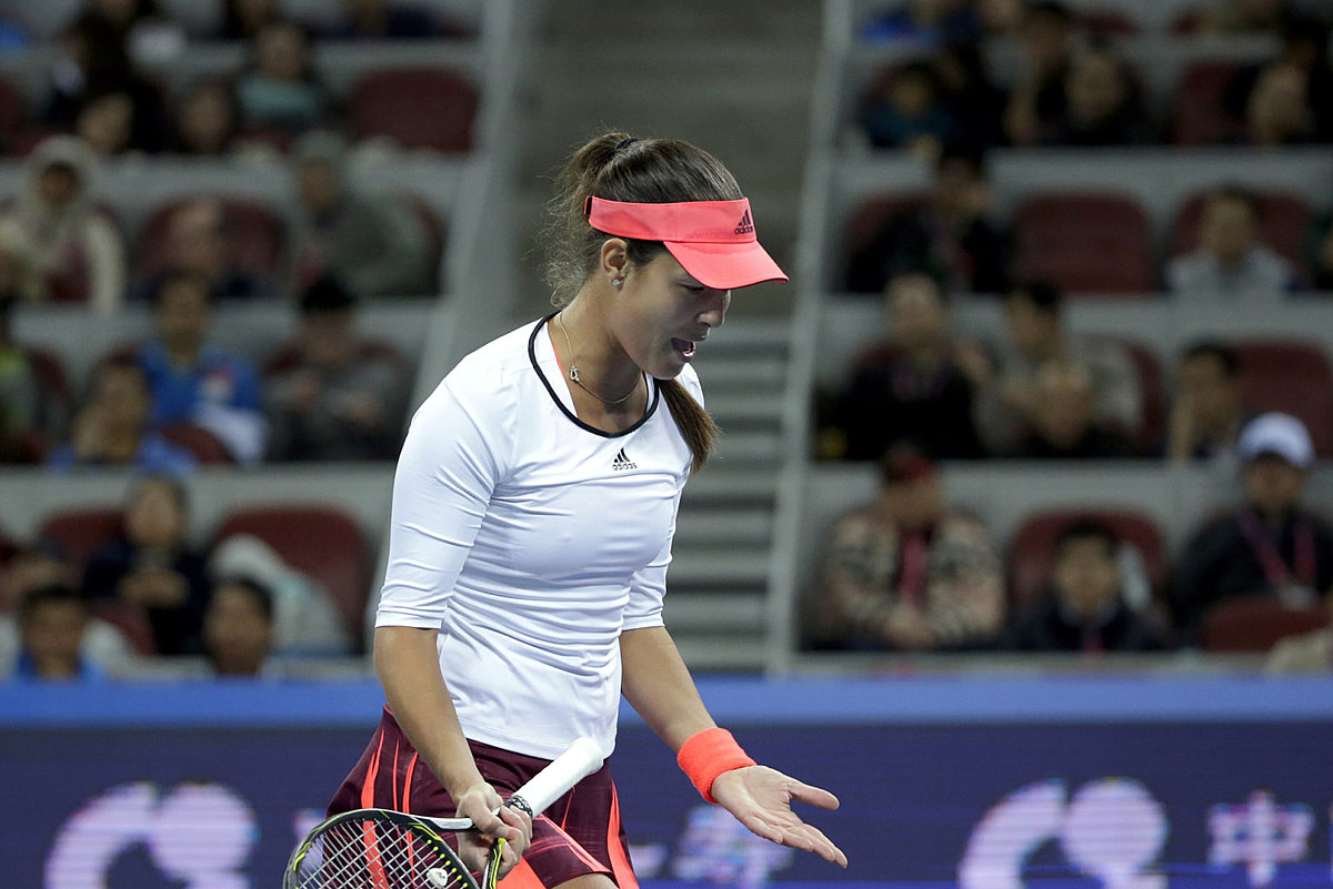 Ana Ivanovic of Serbia reacts after missing a point to Svetlana фото (photo)