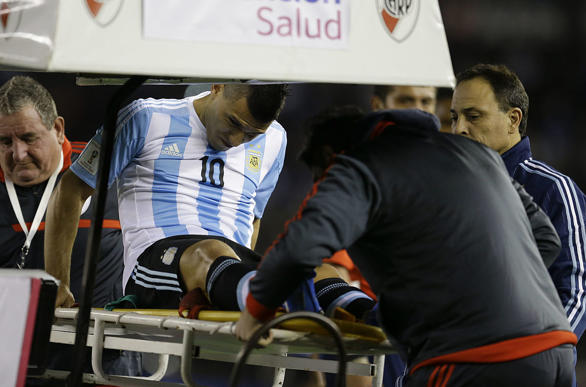 Argentina's Sergio Aguero is carried off the filed after фото (photo)