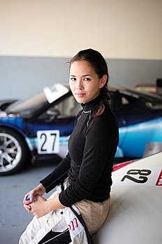 Экстремальный спорт Claire Jedrek: Singapore's Racing Queen