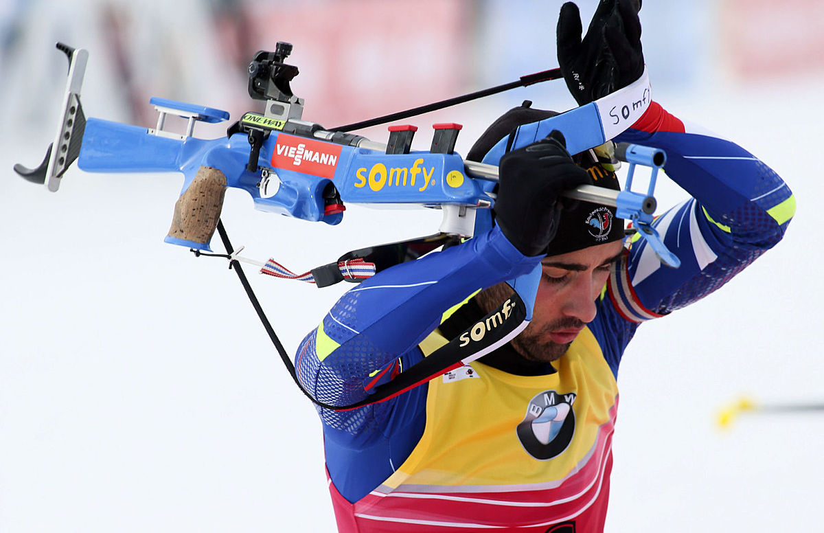 Martin Fourcade, of France, competes in the men's 10-kilomoter фото (photo)