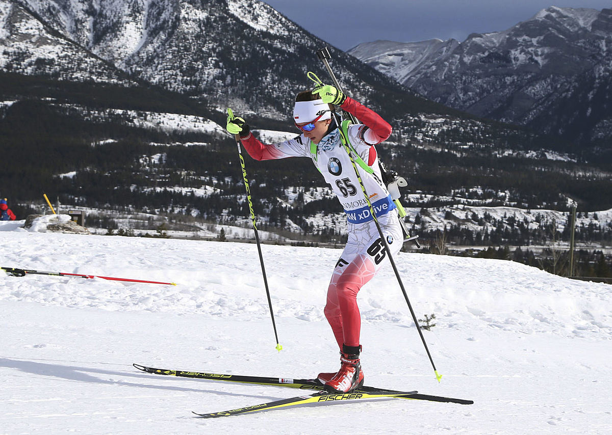 Monika Hojnisz of Poland competes at the biathlon World Cup event фото (photo)