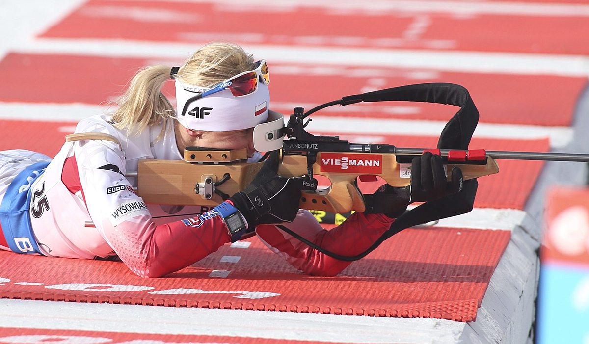 Krystyna Guzik of Poland competes at the biathlon World Cup event фото (photo)