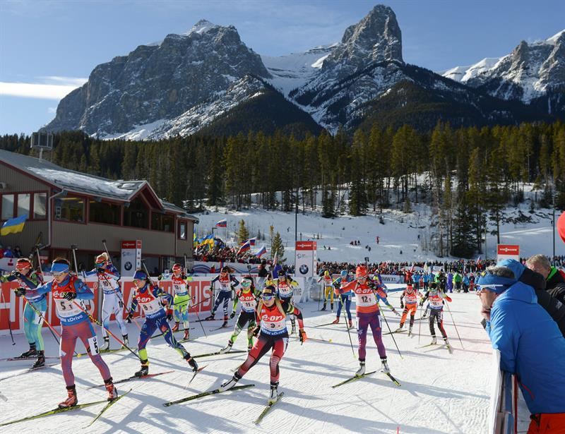 Canmore (Canada), 07/02/2016.- Women start skiing the 2X6? фото (photo)