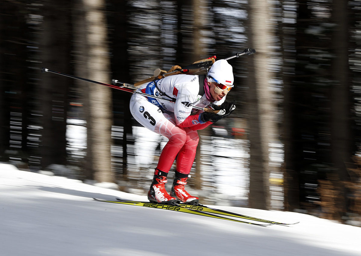 Krystyna Guzik of Poland skis to a fourth place finish in the фото (photo)