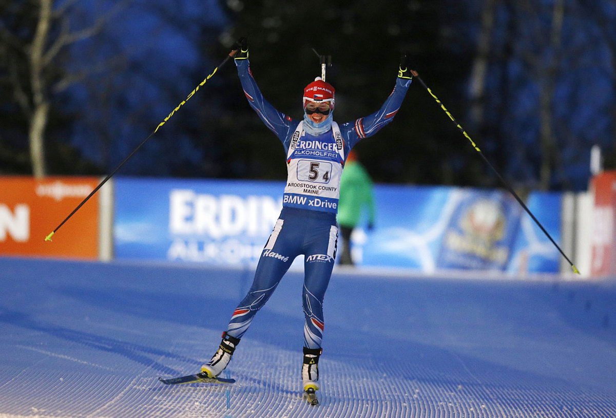 Veronika Vitkova celebrates as she crosses the finish to lead фото (photo)