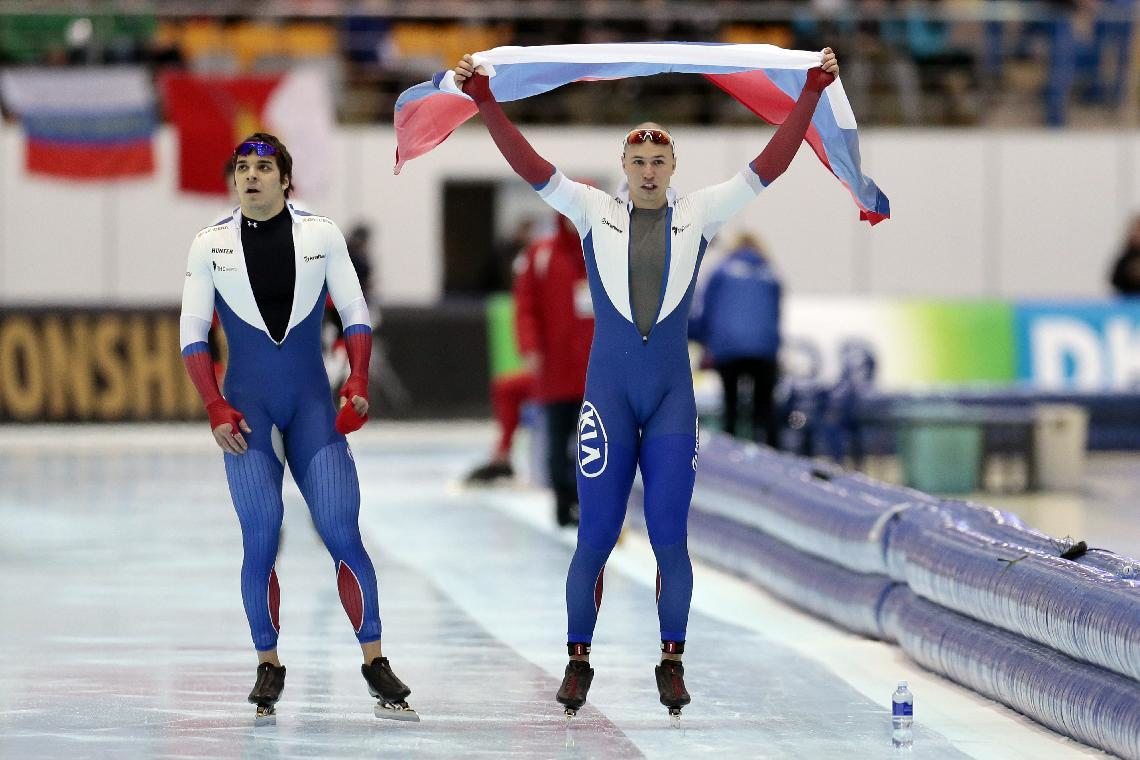 Russia's winner Pavel Kulizhnikov, right, reacts as silver фото (photo)