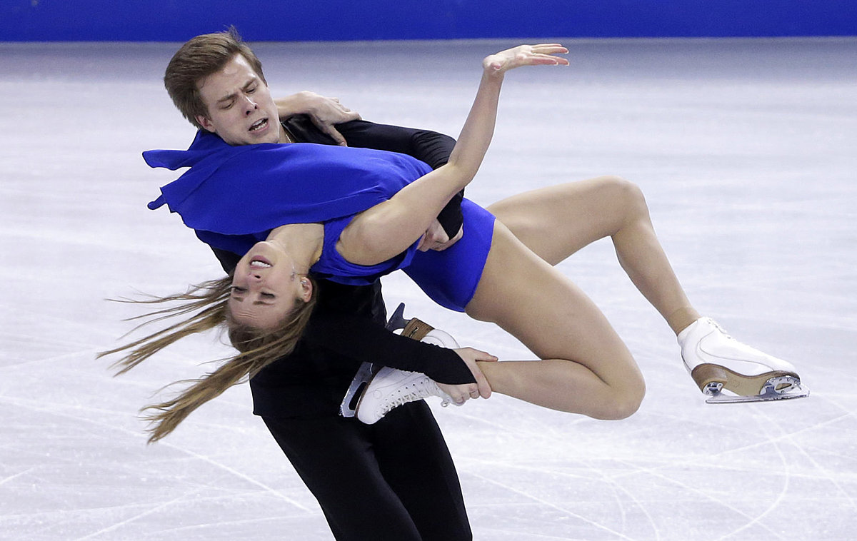 Victoria Sinitsina and Nikita Katsalapov, of Russia, compete фото (photo)